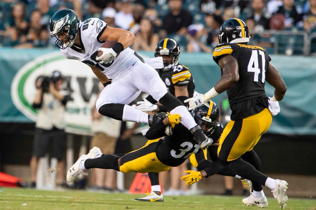 Nat Berhe #31 diving tackle vs Philadelphia Eagles